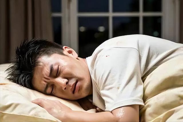 肺有没有问题，睡觉就知道？肺不好的人，晚上睡觉多会有7个异常