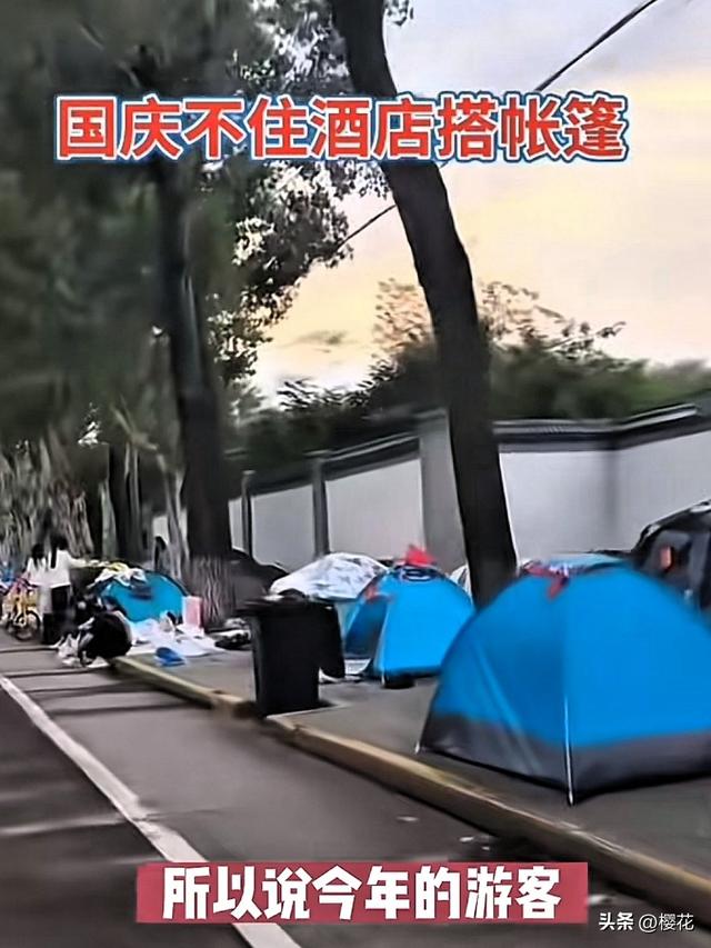 国庆帐篷革命：年轻人拒绝“酒店刺客”，草地上长出的消费主权！