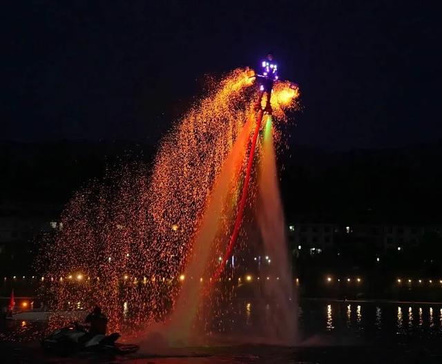 11月的黔江=廊桥音乐节+鸡杂美食狂欢的快乐星球！