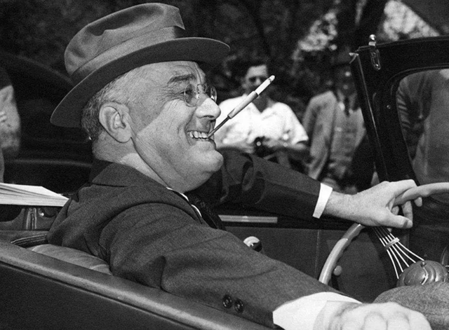 总统“草药治艾滋”、小伙陪老白女？冈比亚如何沦为恋爱旅游地狱