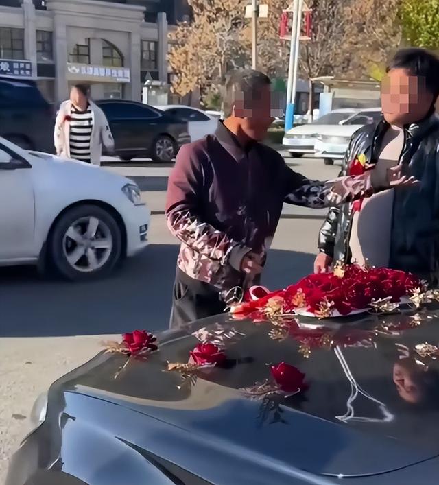 拦婚车索要50条香烟的3人，已社会性死亡，结局舒适，评论区炸锅