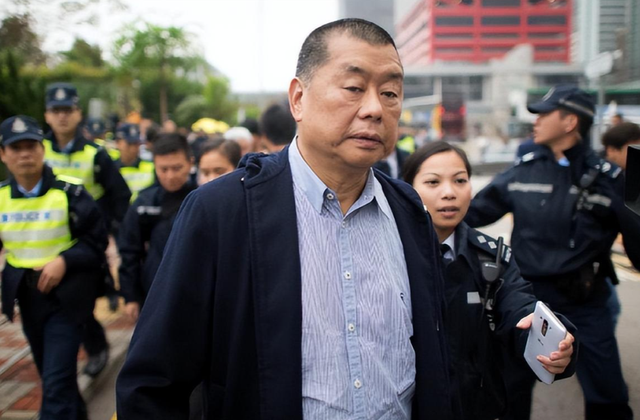 美连开3枪，特朗普通告全球，尽一切可能救黎智英，中方别无选择