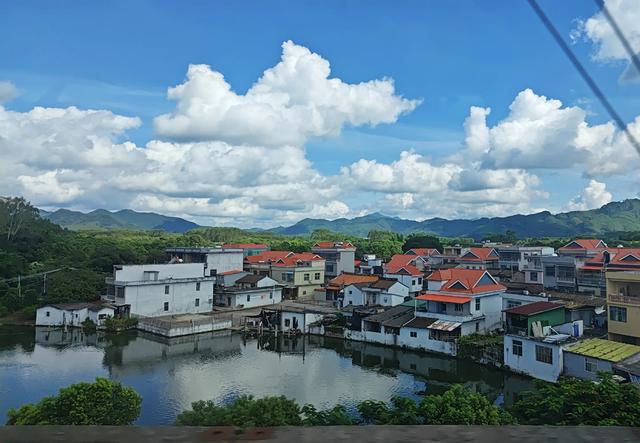 福建省的田园风光竟然如此之美,色彩鲜艳的民居过目难忘