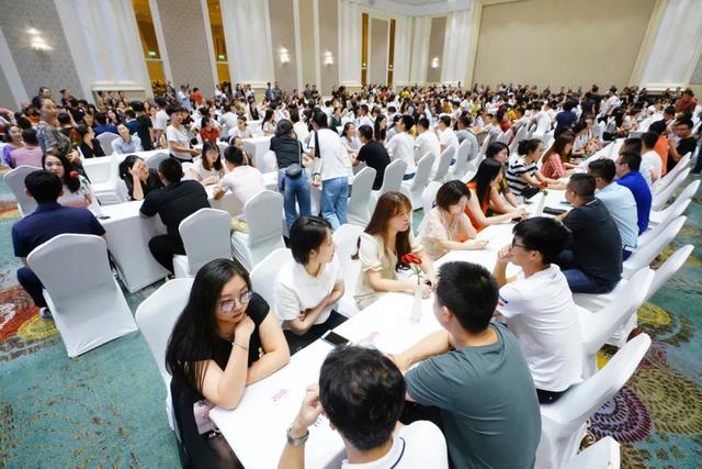 结婚背百万债，夫妻AA成趋势，难怪都不结婚，这些原因压倒很多人