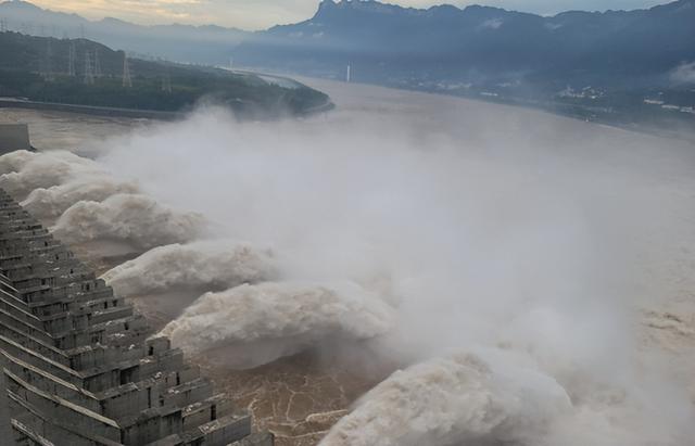 三峡大坝还能撑多久？美国专家分析后，得出的结论竟让人难以置信