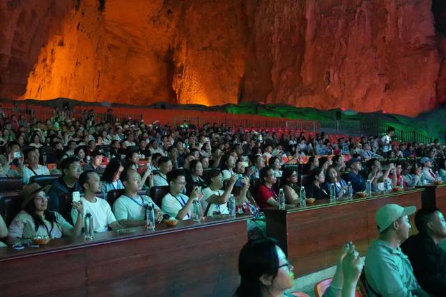 全球旅行商大会踩线腾龙洞：打卡世界级溶洞，共谋文旅发展