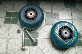 给拉杆箱换两个滑轮，拉起来真是五星感受。图片