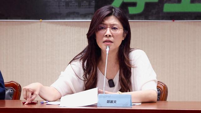 郑丽文当选第3天，就跟赖清德正面硬刚	，下定决心赴京谁也拦不住