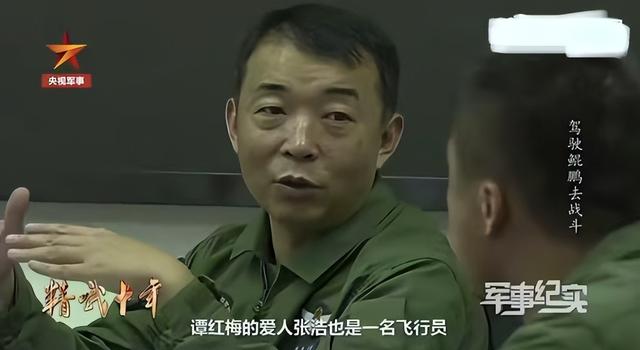 阅兵女机长身份曝光！私生活被扒牺牲太大，老公不简单，央视点名