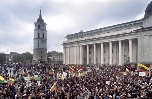 温铁军：中国被美国扒掉了两层皮，竟还有人妄想让中国做美的助手