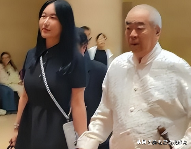 牡丹花下死！这一次“纵欲过度”的范曾，终于尝到了老夫少妻的苦