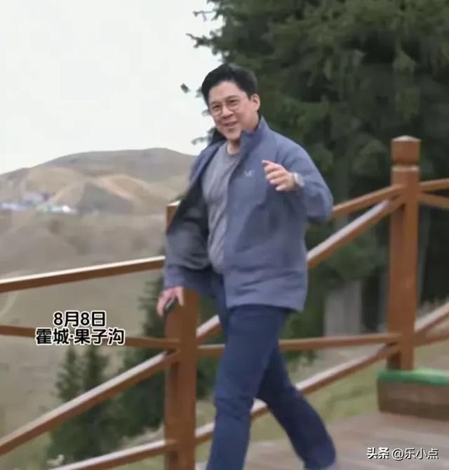 霍启刚晒果子沟照片引热议！网友：这景致远超TVB剧中画面