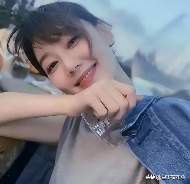 讨好大佬，陪睡上位	，被央视开除？她用一张照片回击所有谣言。