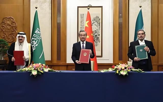 又赖上中国了，轰炸完卡塔尔后，内塔尼亚胡说：中国在围攻以色列