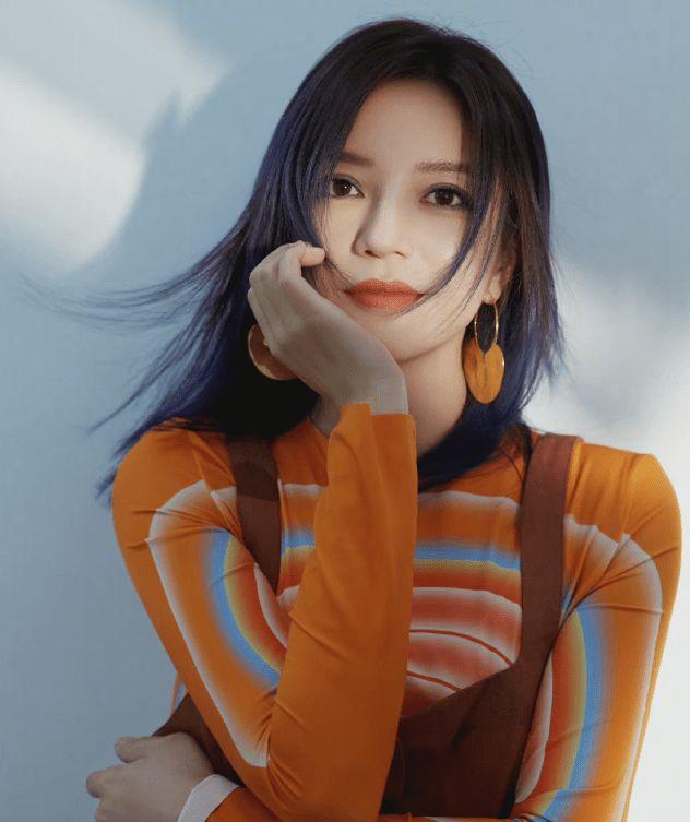 拔出萝卜带出泥！49岁赵薇近况被曝，原来圈内封杀只是冰山一角