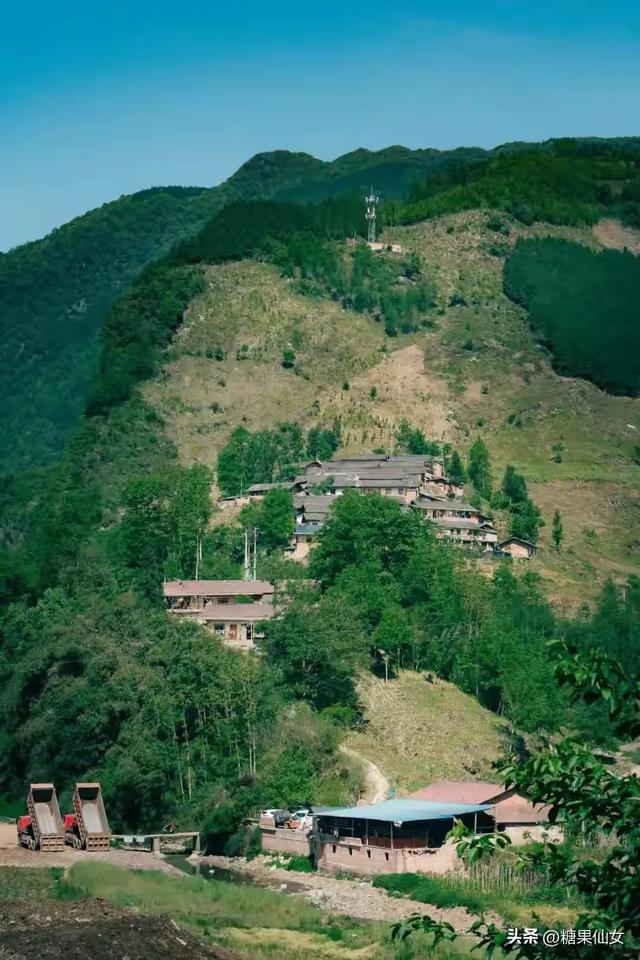 标题：成都1.5h神仙秘境！3处免费桃源，人少景绝还出片