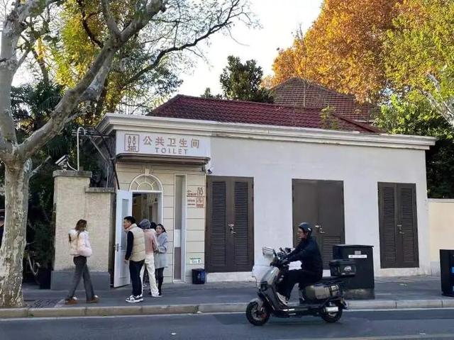 上海这个最热地标终于不用再排长队上厕所了！可是…又有了新烦恼
