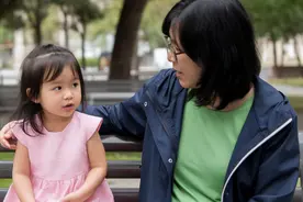 “奶奶更好，还是外婆更好”？3个孩子的回答，让人心服口服图片