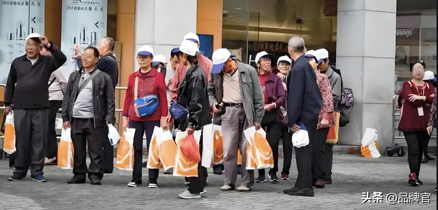 又一灰产链曝光！40元游桂林，背后是精心包装的“银发陷阱”！