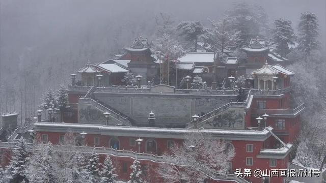 立冬节气 五台山景区初降瑞雪