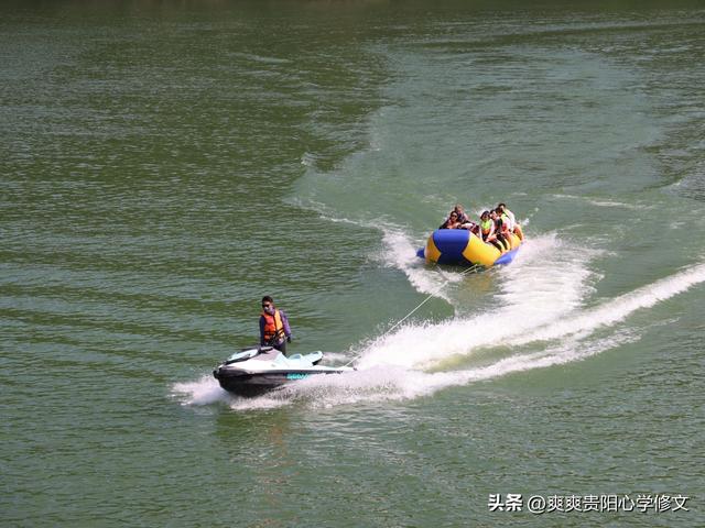 修文：清凉一夏 避暑游客纷至沓来
