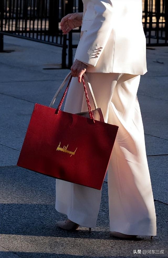 目标轻松实现，特朗普获赠和平奖章	，马查多：我们高度亲美