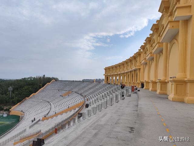 爬览山公园，只看到若隐若现的贺兰山