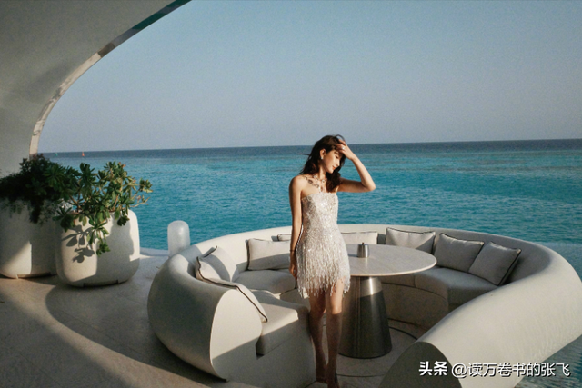 和陈赫离婚10年后，晒出情侣泳装照的许婧，没给前夫留一丝体面