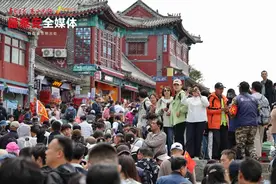 旅游火爆 秩序良好 “五一”假期泰山景区接待进山游客32.1万人次图片