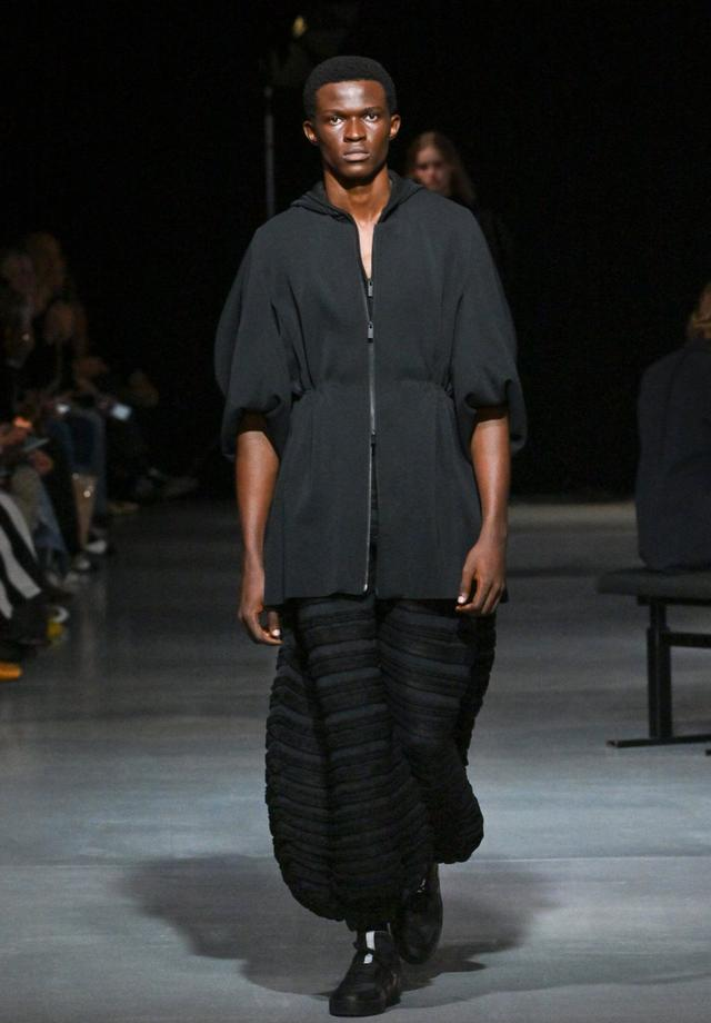 Cfcl 透明如玻璃, 编织着理念, 衣服亦是工具