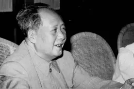 毛主席通知飞夺泸定桥的勇士到北京授衔，勇士却回信：我不想去！图片