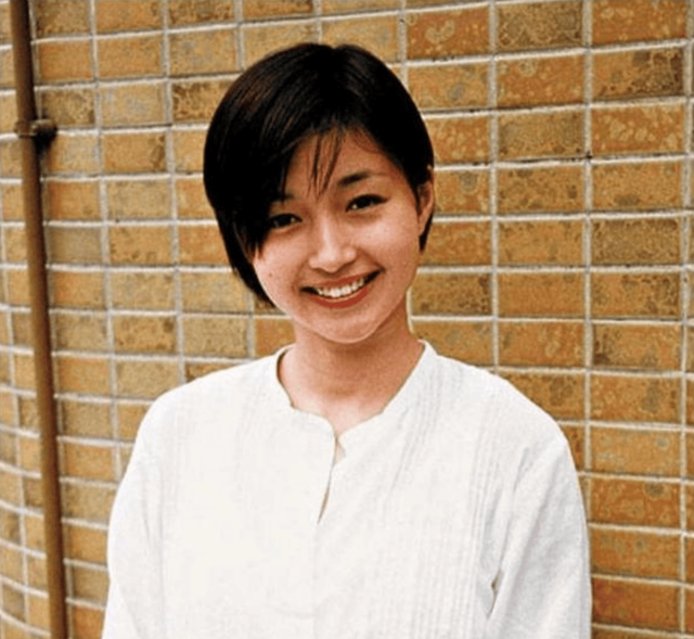 两次拒绝黎明	，无视钟汉良示爱，被折磨20年后55岁的她憔悴成大妈