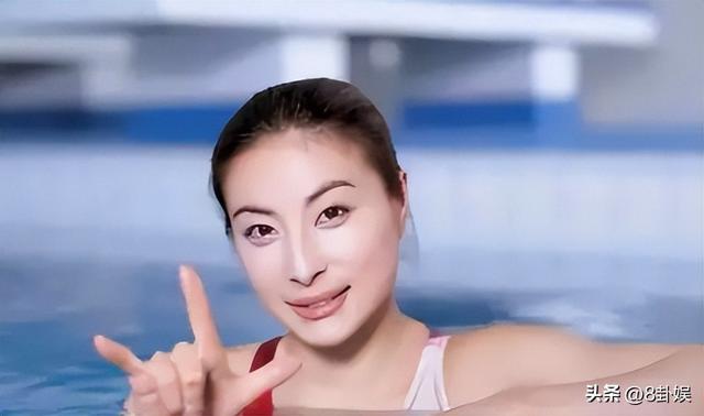 霍震霆没想到，44岁儿媳郭晶晶再次官宣喜讯，让整个阔太圈沉默了