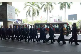 解放军兵分两路，展示中国“朋友圈”，还给越南人一个大大的惊喜图片