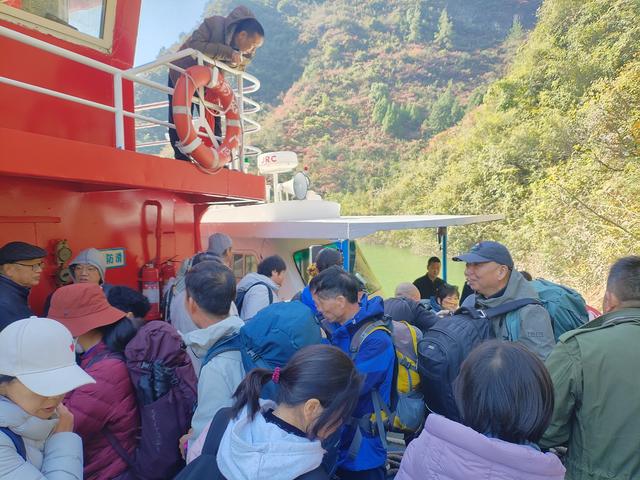鄂渝行第四天（上）：小红船换小白船，从巫山到巴东