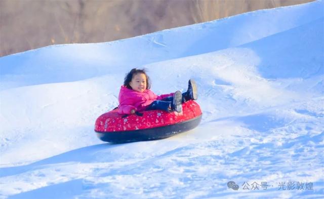 敦煌“童话雪乡”引客来