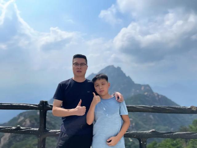 “父爱如山”成“父爱爬山”！杭州爸爸的独特带娃方式，圈粉无数