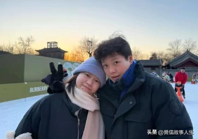 全红婵北京过冬至！与老乡逛街合影太暖心