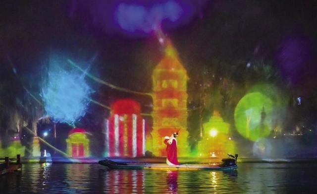 北疆首部超维度音乐水舞光影秀、水上户外沉浸式实景演出《皓月长歌》上演