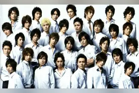 《偷偷爱着你》女扮男装追跳高男神，校园同室恋曲图片