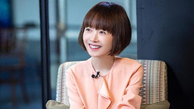 55岁发福后的鲁豫很养眼，如今胖出新宽度，曾经的她真没法看！