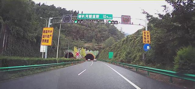 2024深秋四川行02峨眉山市-新都桥（天全服务区、折多山垭口）