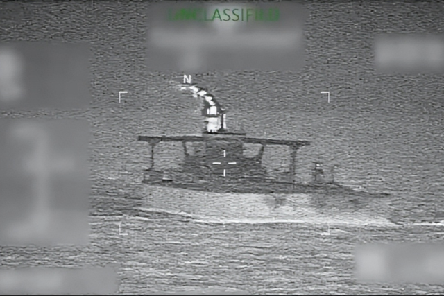 转向了？特朗普主动还油轮	，白宫释放俄公民，美国第一次做出妥协