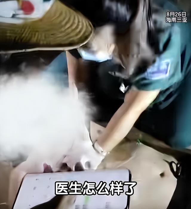 男子三亚溺亡后，恶心一幕发生，妻子穿着引热议，身份被扒不简单