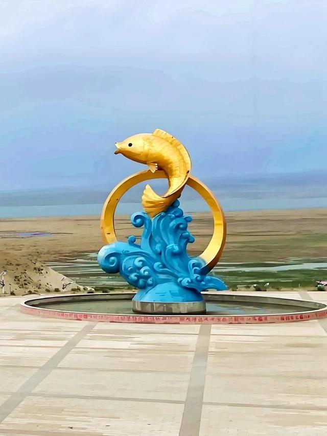 游新疆乌伦古湖海上魔鬼城