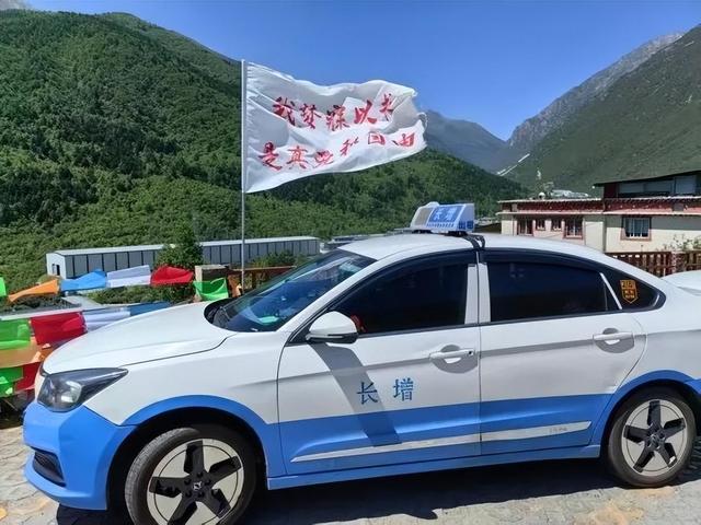 武汉80后夫妻自驾出租车去拉萨，穷游一个多月花费4600元，曾骑摩托车长途跋涉到威海旅行