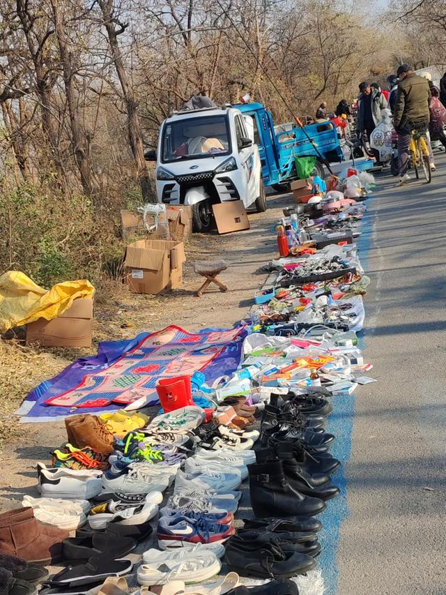 记录德州：岔河河堤上的大集，人山人海，异常热闹