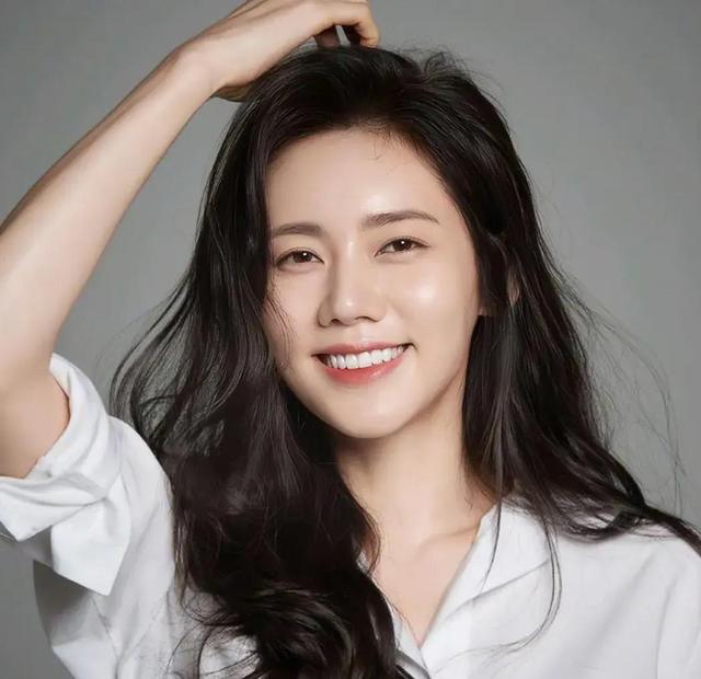 于晓光也没想到，一场韩国总统访华的活动	，竟让秋瓷炫意外出圈