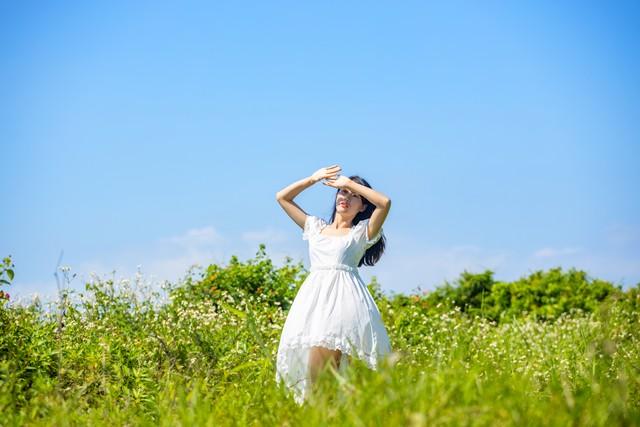 伤过的心如玻璃碎片：碎裂中折射出的坚韧与光芒