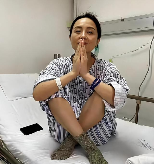 朱媛媛去世不到半年，辛柏青身边多了个长发美女，脸上笑容藏不住